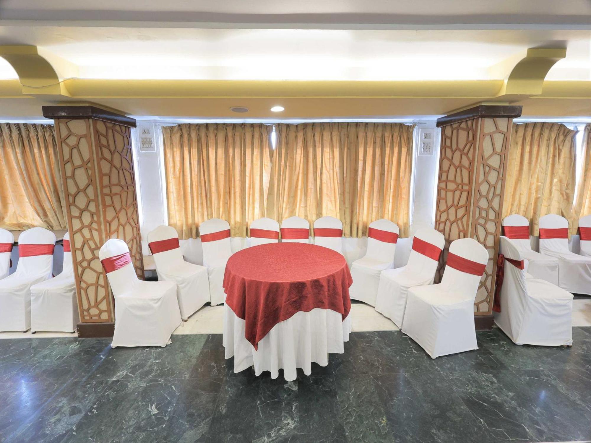 Palette Hotel Surya Вадодара Экстерьер фото