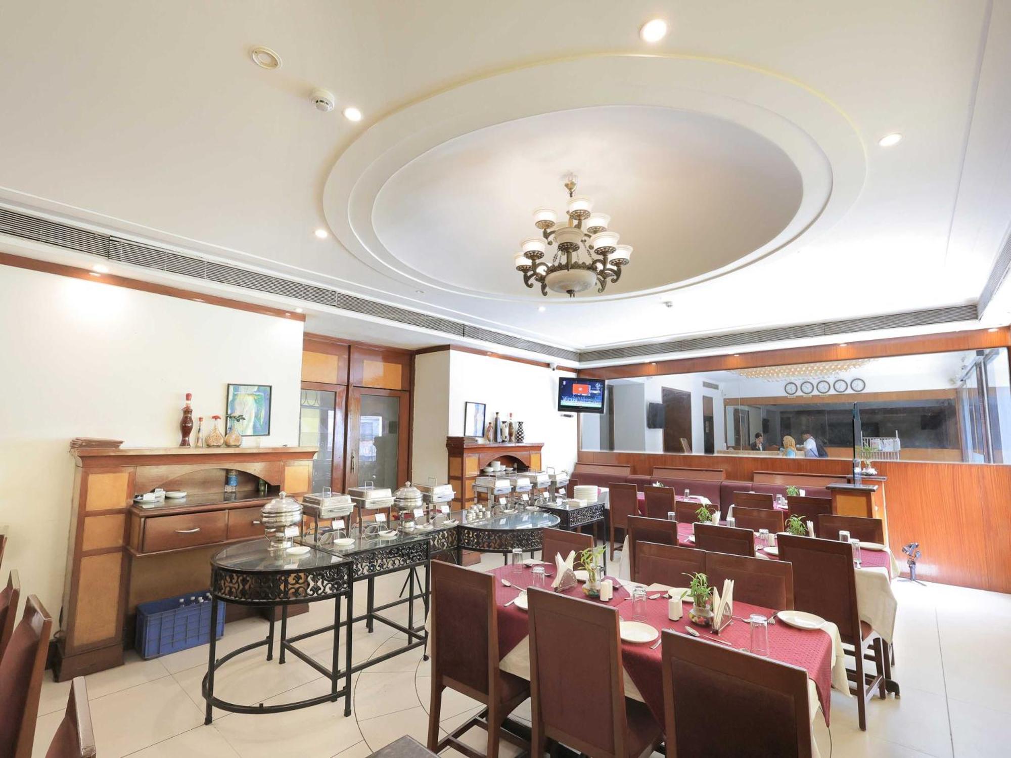 Palette Hotel Surya Вадодара Экстерьер фото