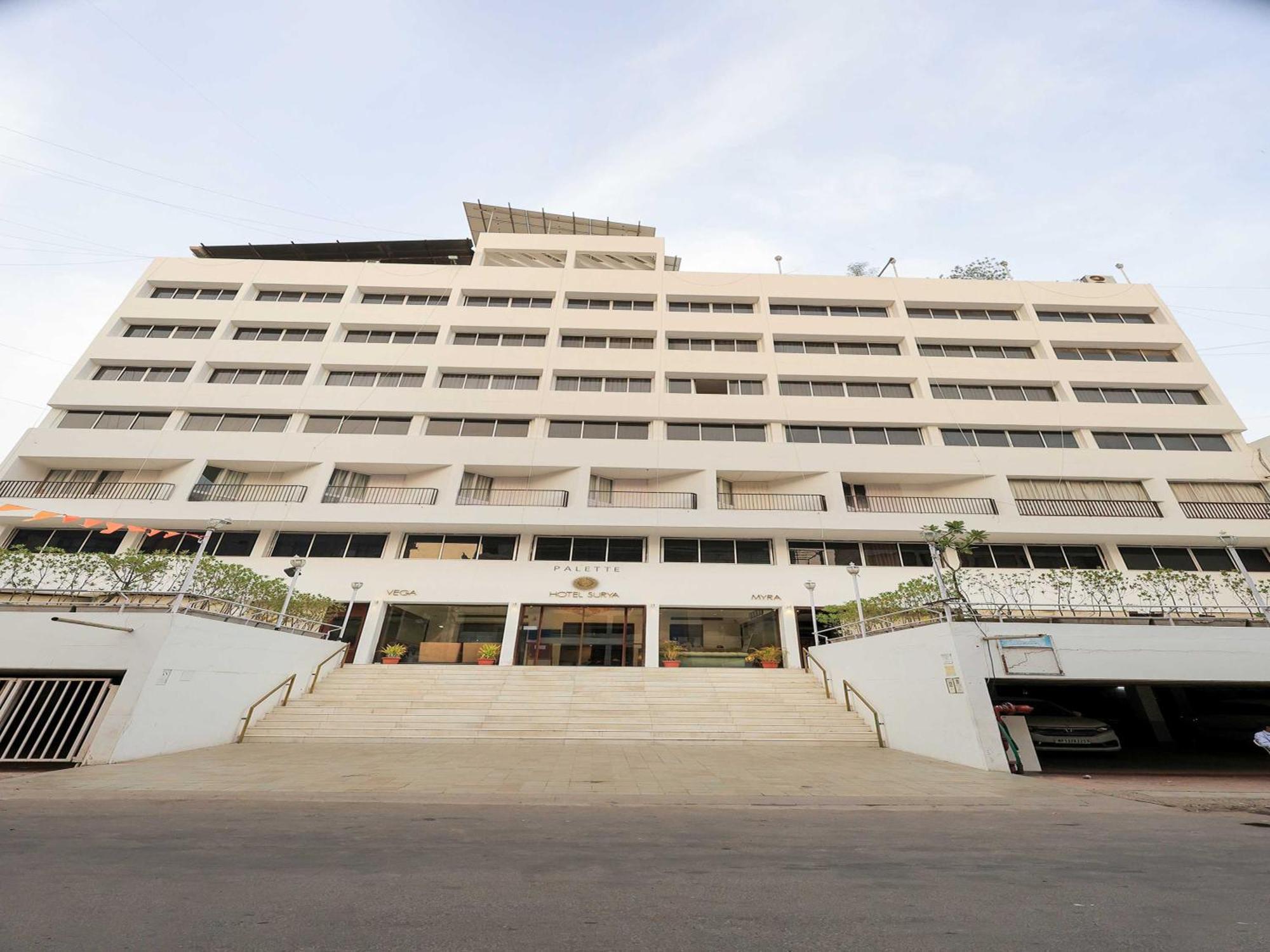 Palette Hotel Surya Вадодара Экстерьер фото