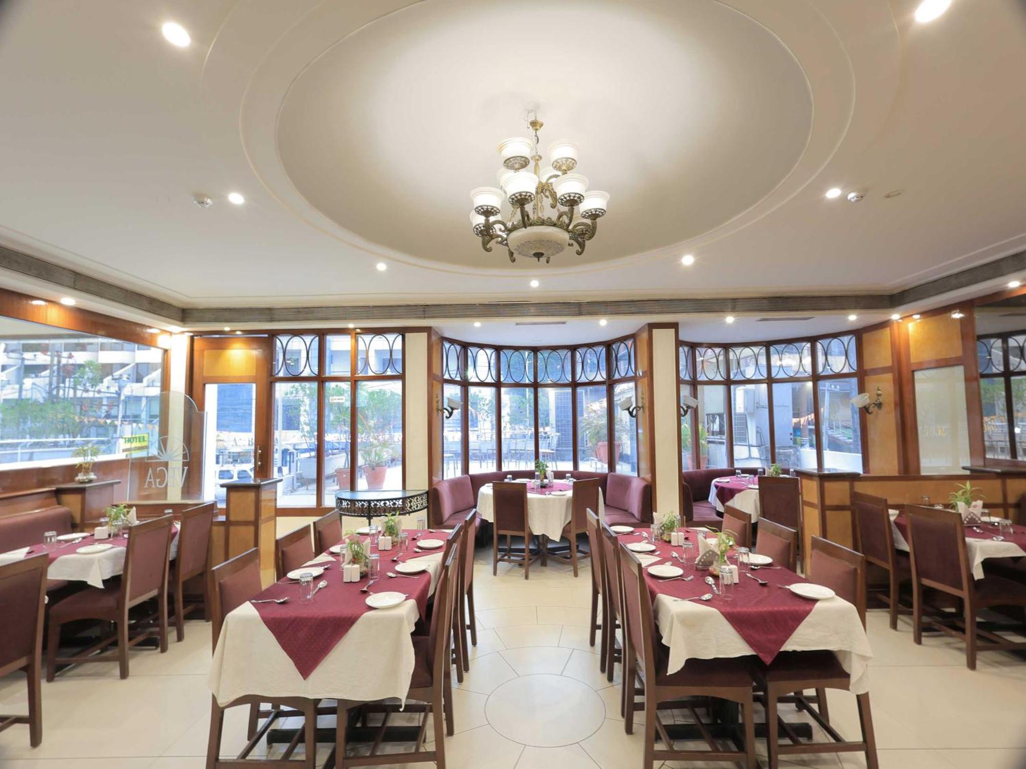 Palette Hotel Surya Вадодара Экстерьер фото